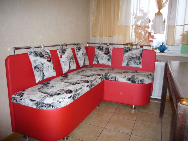 красный кухонный уголок в Бийске