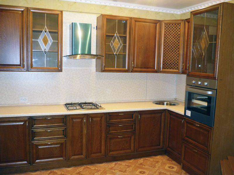угловая классическая кухня в Бийске
