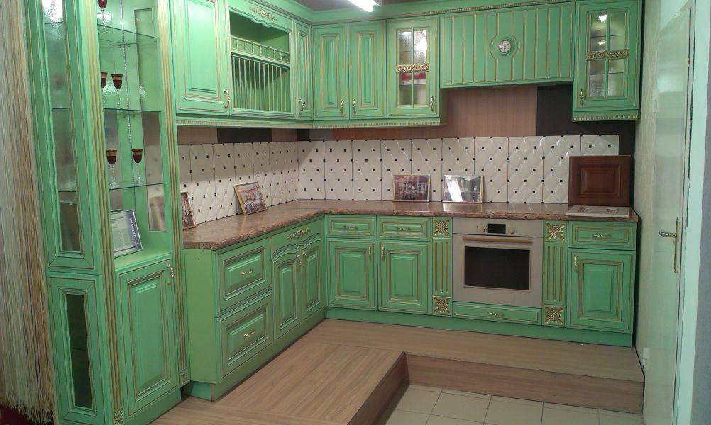угловая кухня с патиной в Бийске