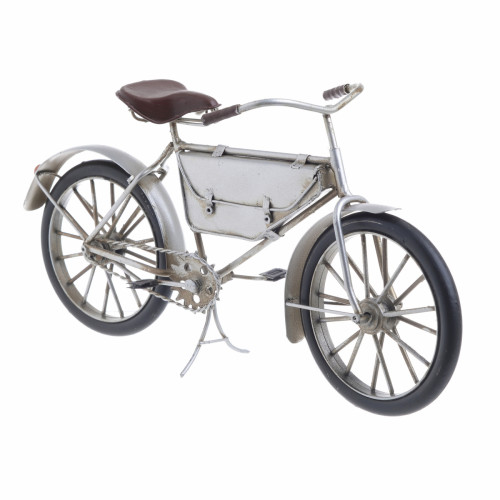 модель bicycle серебристого цвета в Бийске